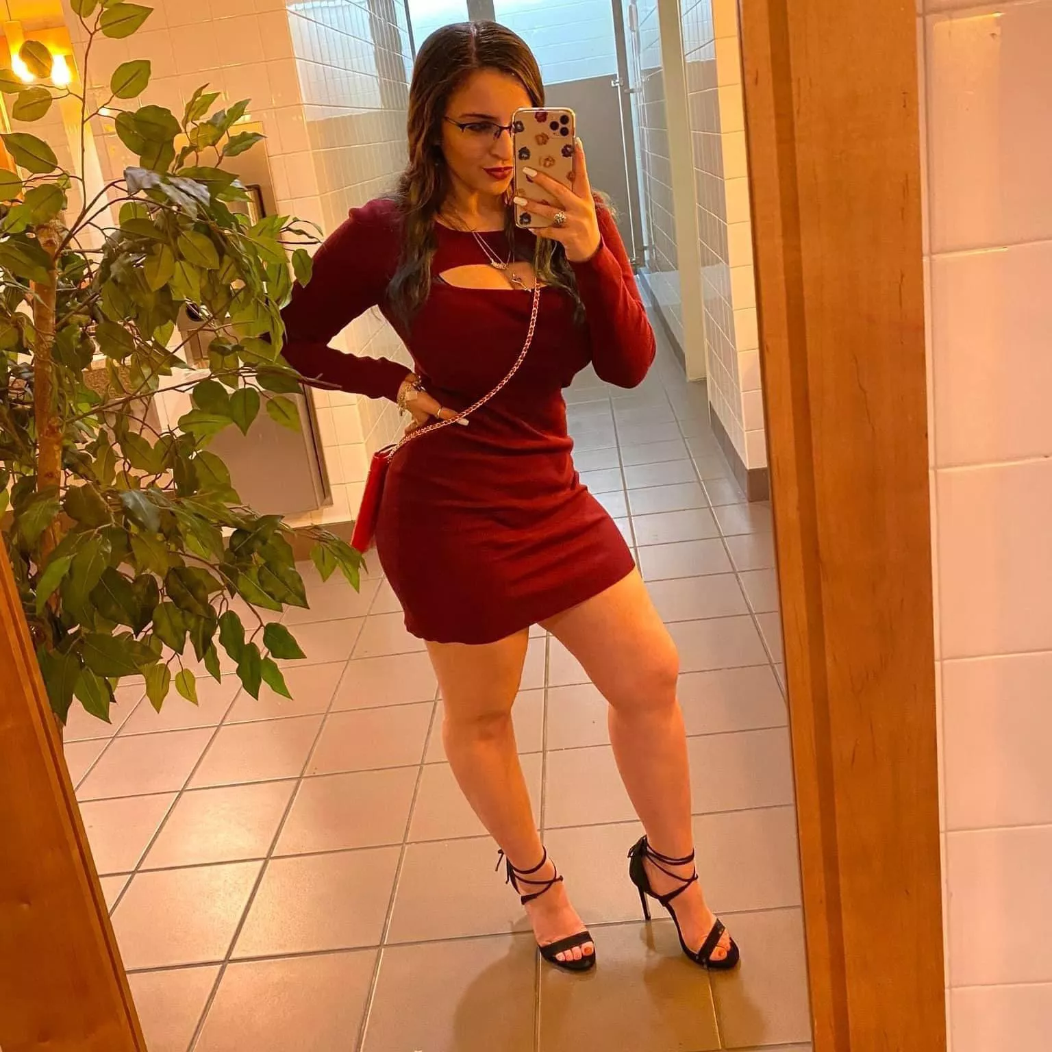 Bathroom selfie posted by yesuhuh75