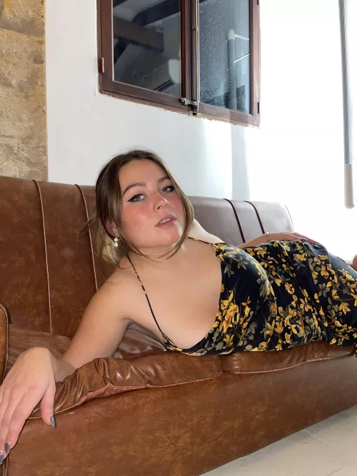 Casual photoshoot in the couch by LolaSophieX