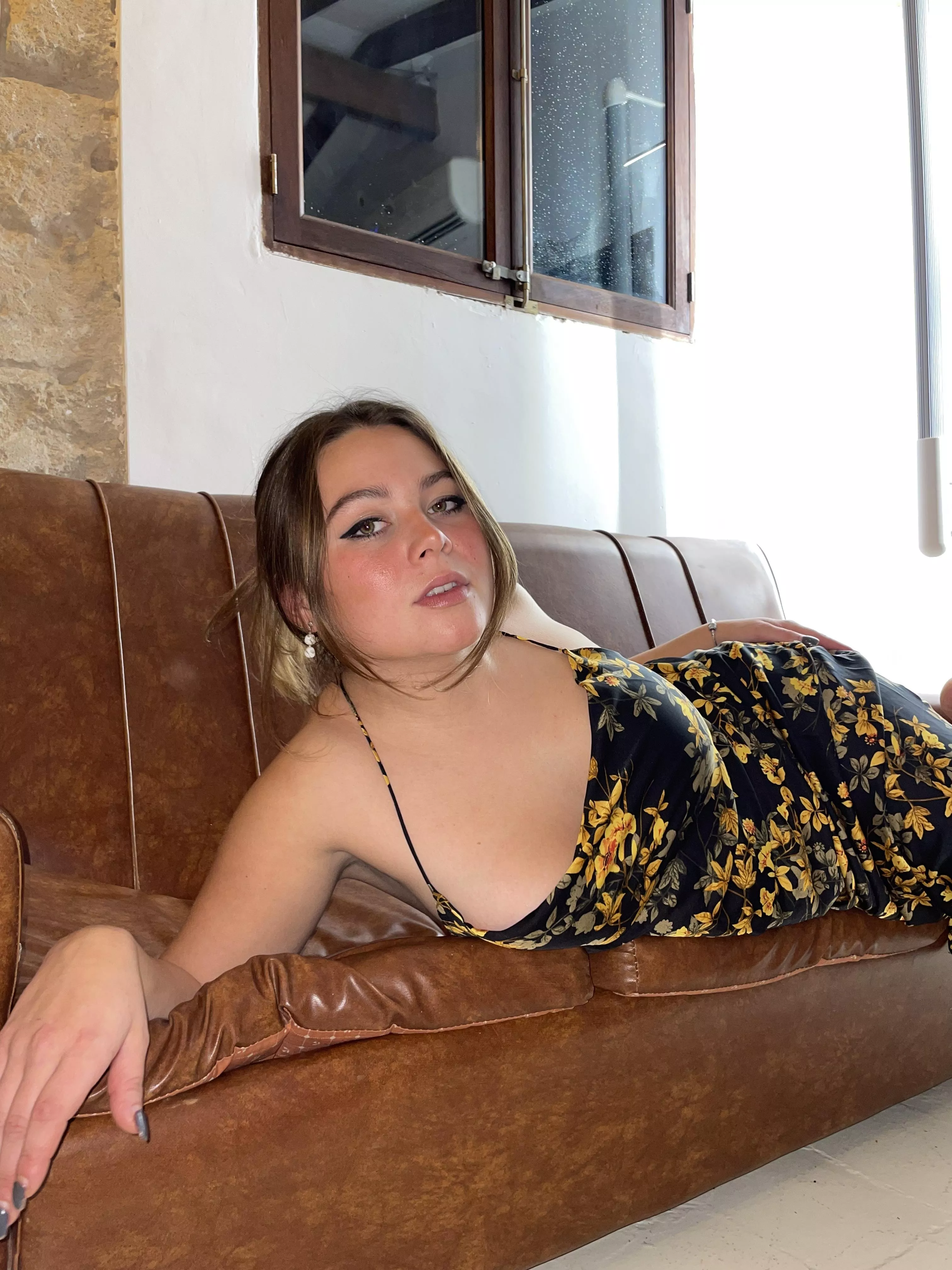 Casual photoshoot in the couch posted by LolaSophieX