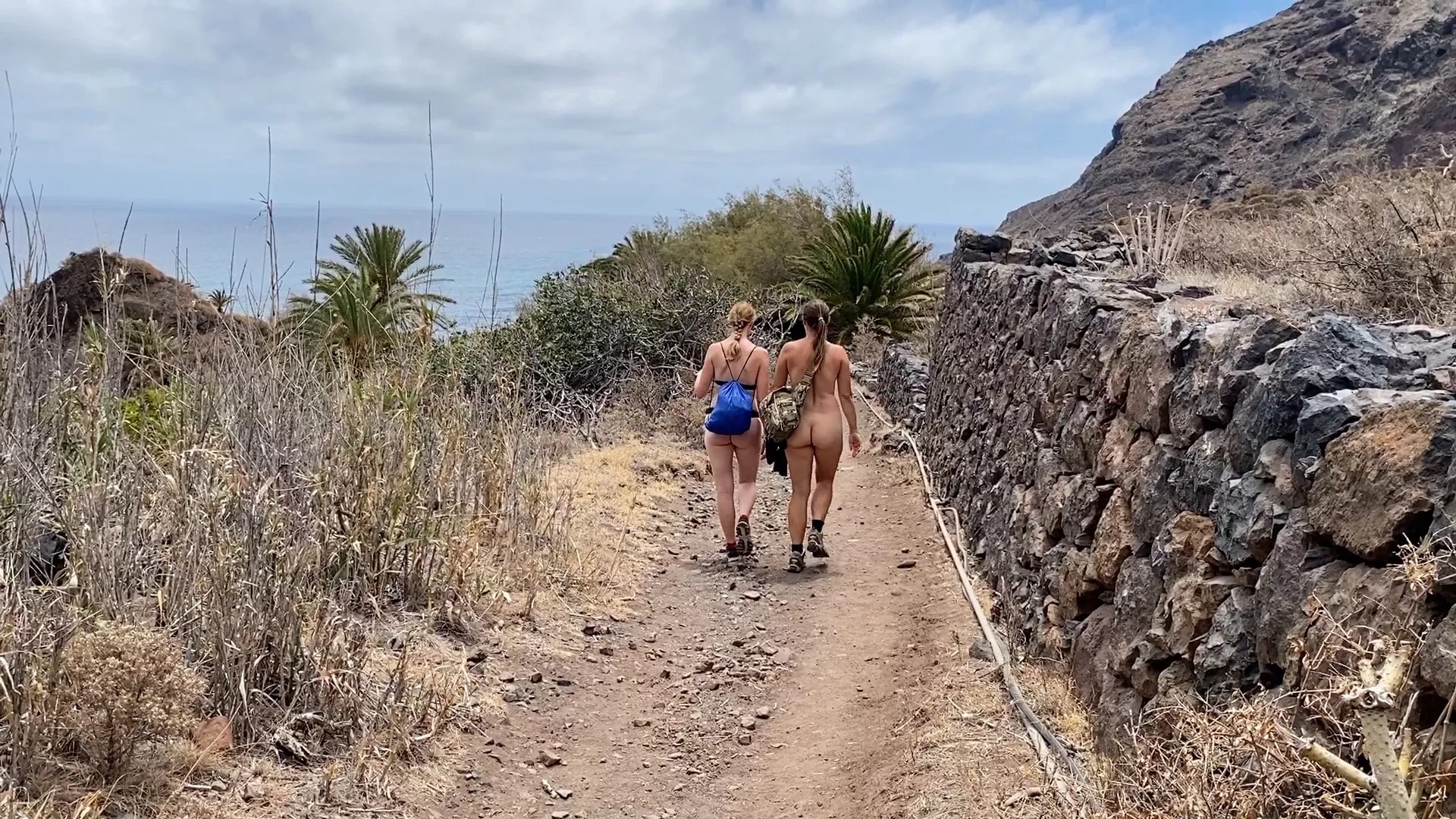 Enjoying naked hiking and chatting with a girlfriend posted by EmilyAmateur