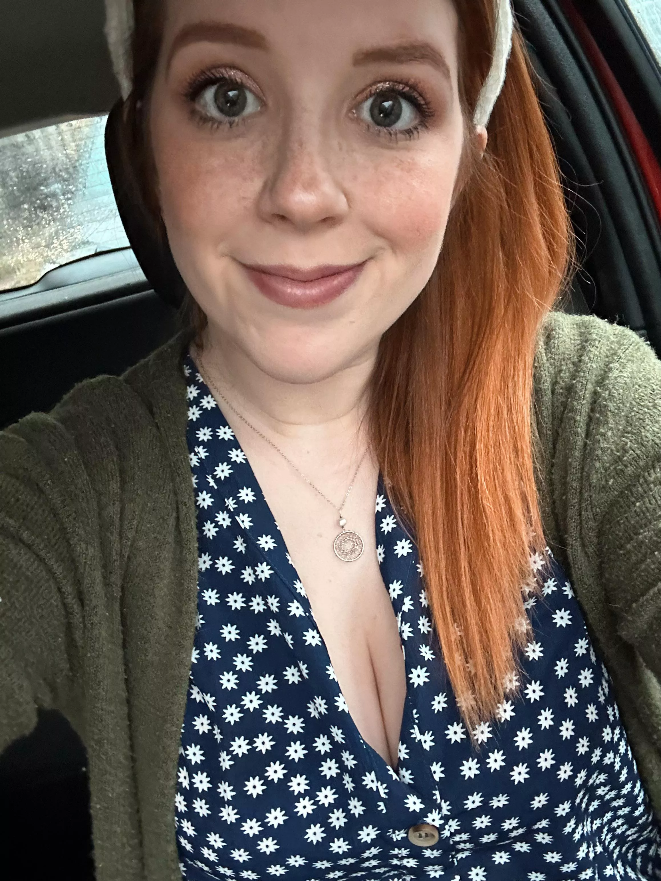 Finally back home in the UK which means hiding in my car from the rain 😂 [F] posted by snildeep