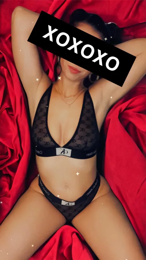 Hip Cleavage looks better with expensive lingerie by PumpkaBooToYou