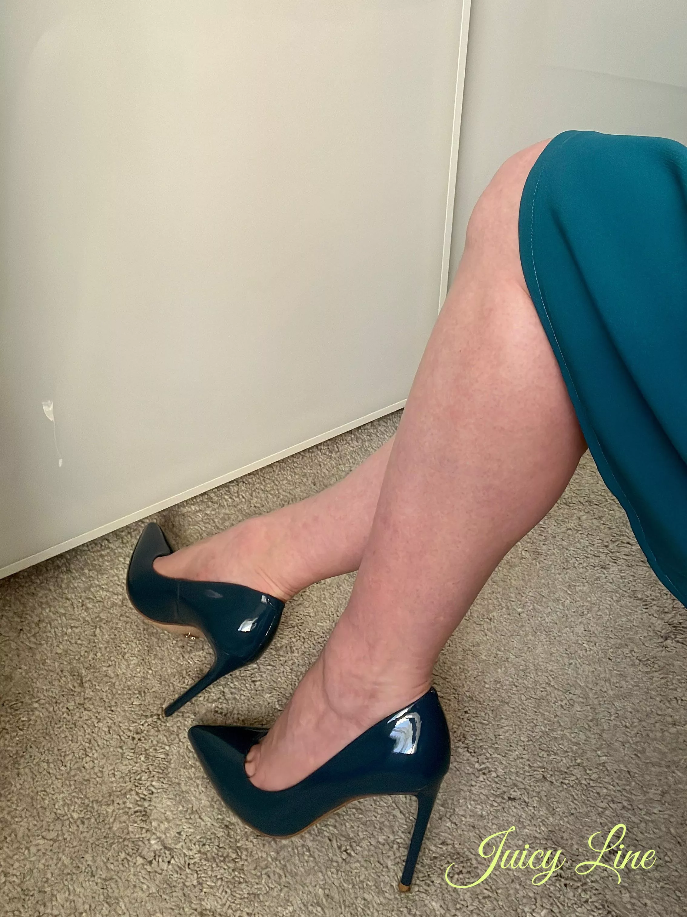 I love heels and skirt color matching… OC posted by juicyline
