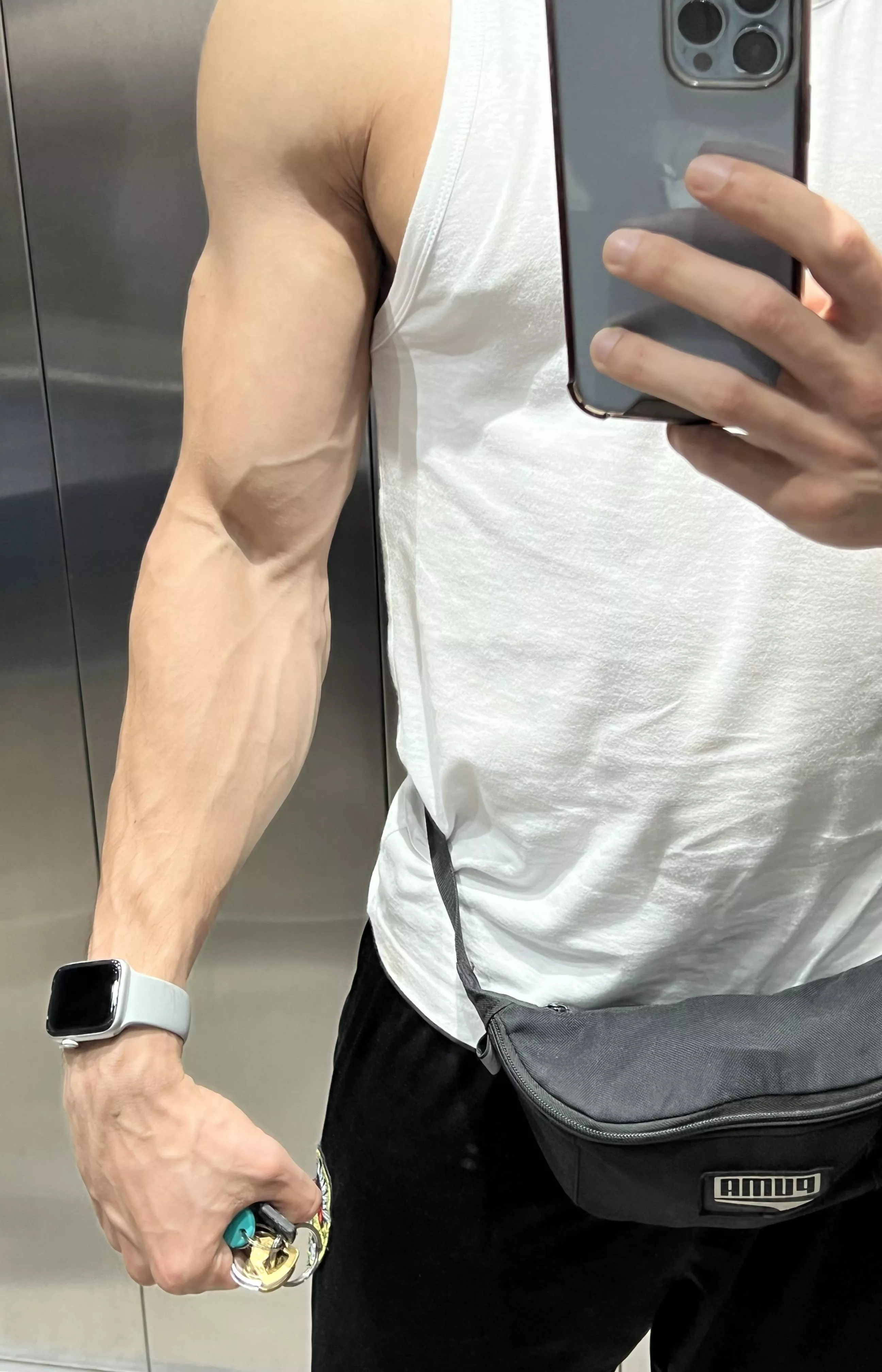 imagine how it must be down there? 😏 posted by Maurifitness