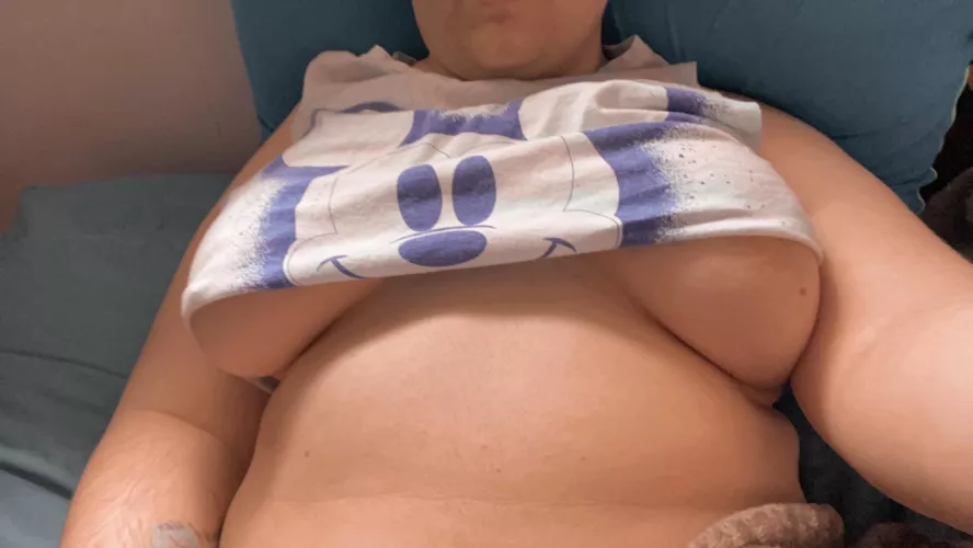 Just chilling in bed 😏 by Deziiii02