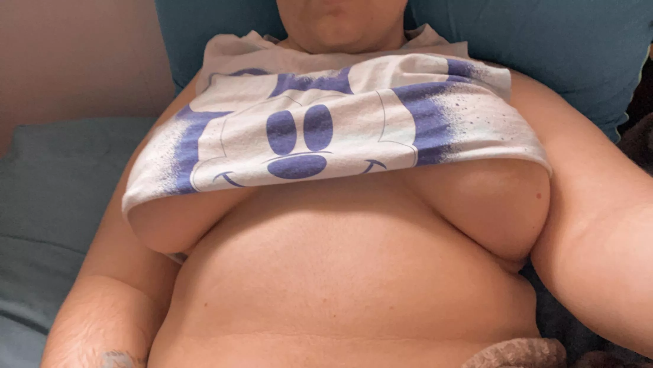 Just chilling in bed 😏 posted by Deziiii02