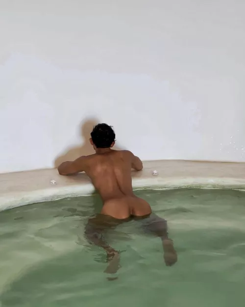 Naked in public whirlpool, had to be quick by mangoricesticky