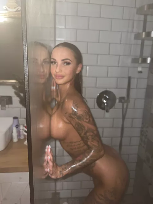 So ready for a good shower fuck by Alexandra_Roland