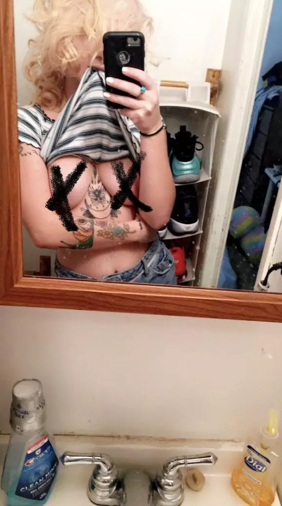 ur favorite pale slut posted by talalkhan1