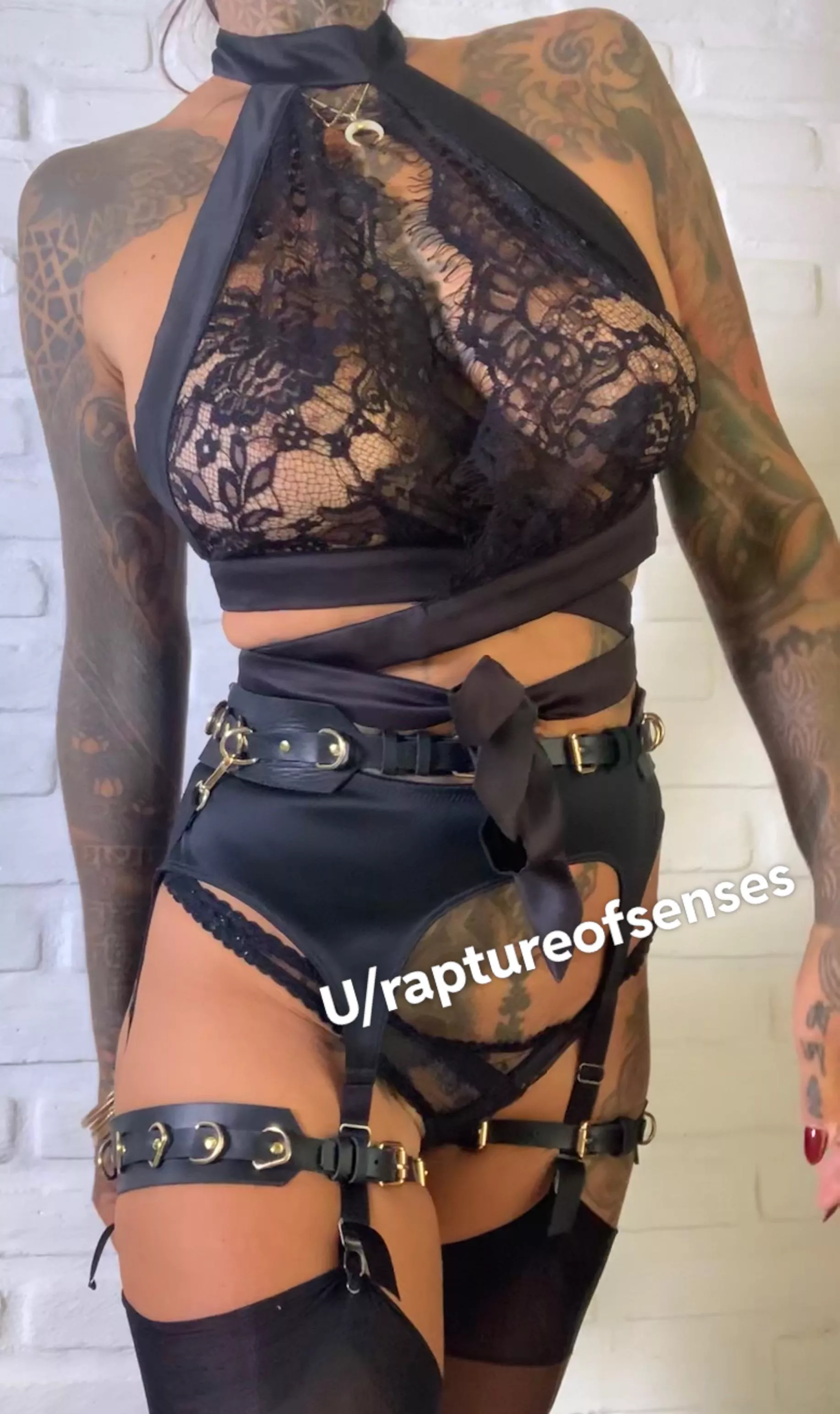 Who says you need to be naked to be sexy? posted by raptureofsenses