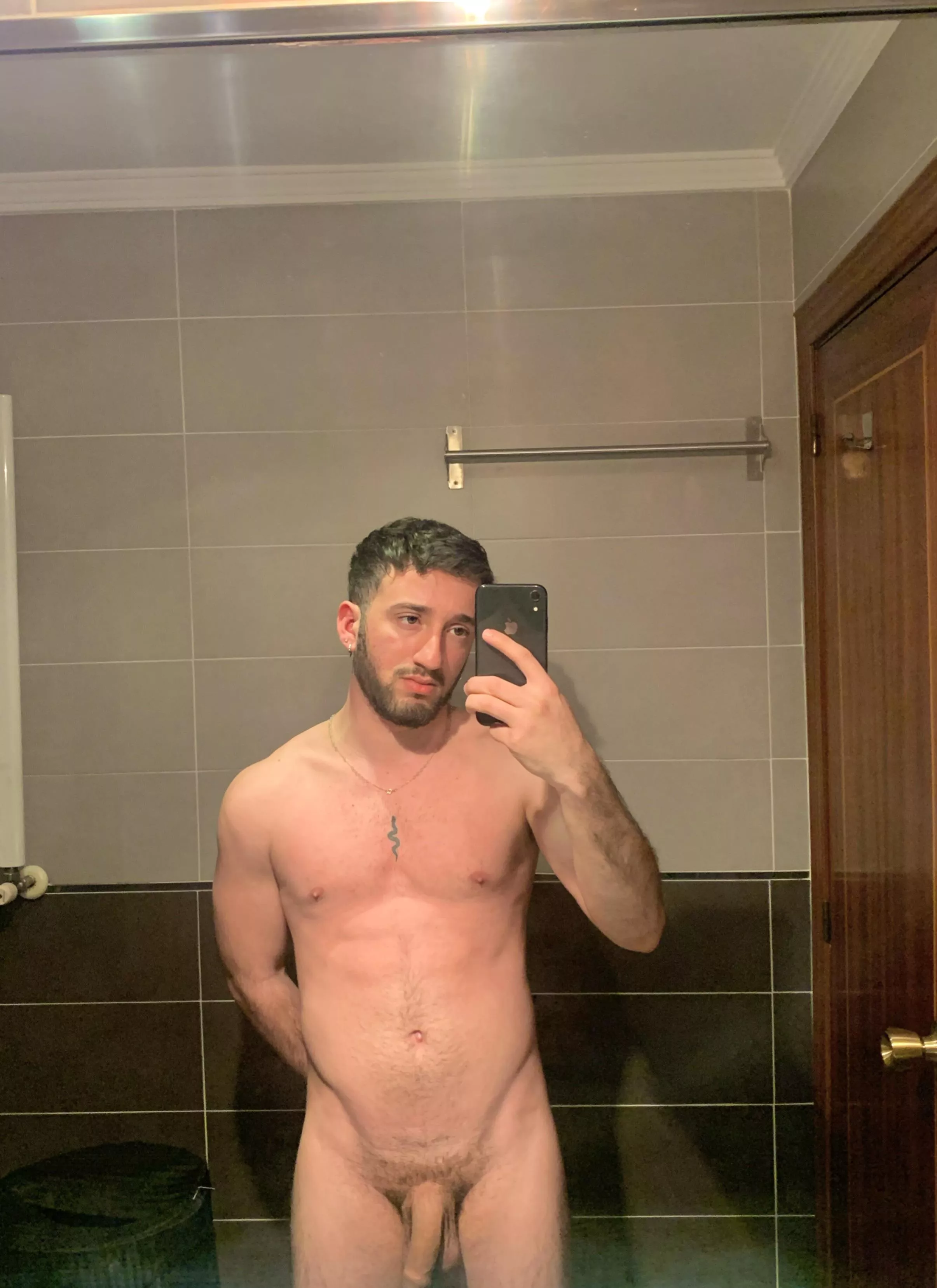 Who’s coming with me to the shower? posted by Goldenleito