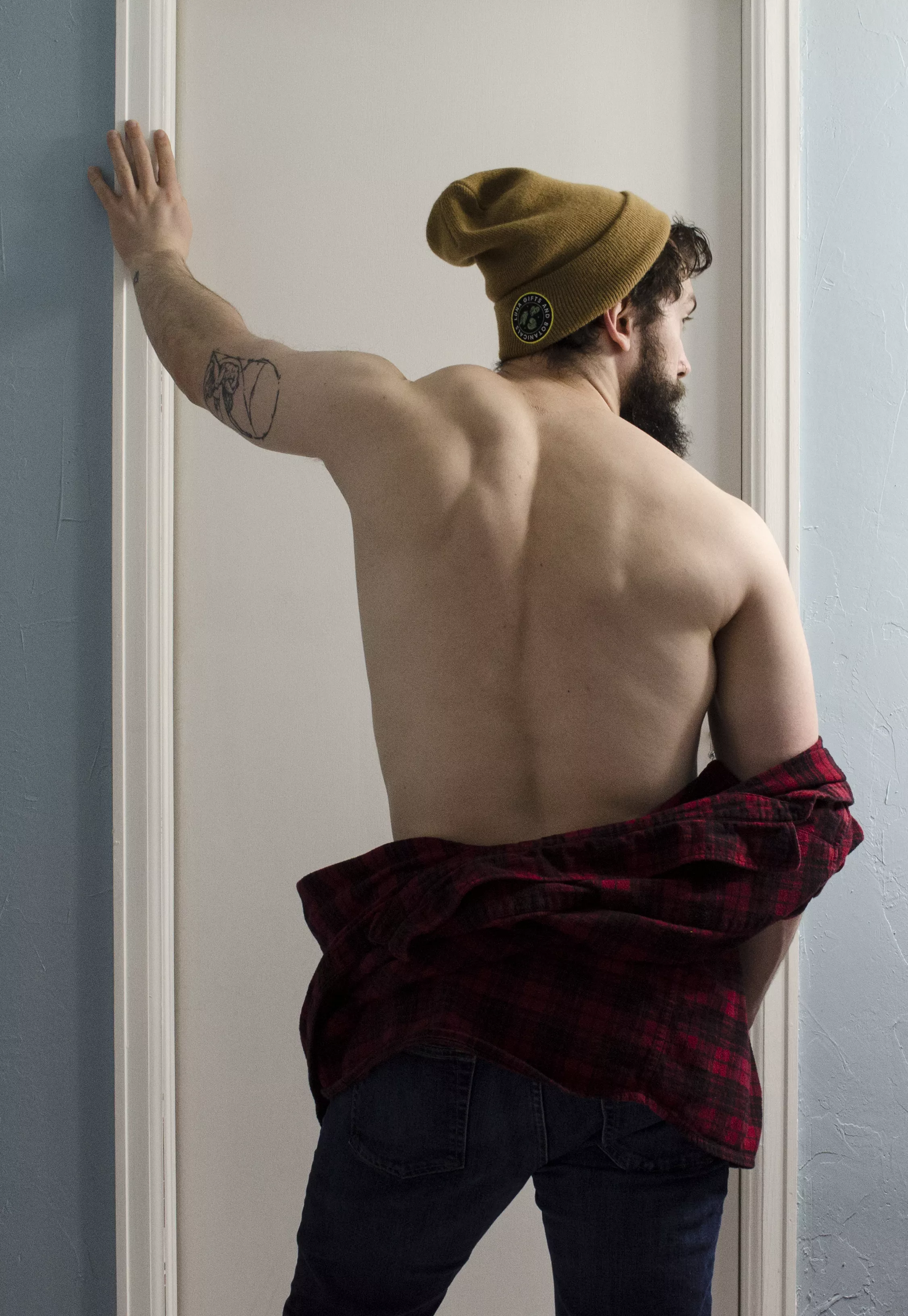 [28] Working on that wide back 💪 posted by eric-fit