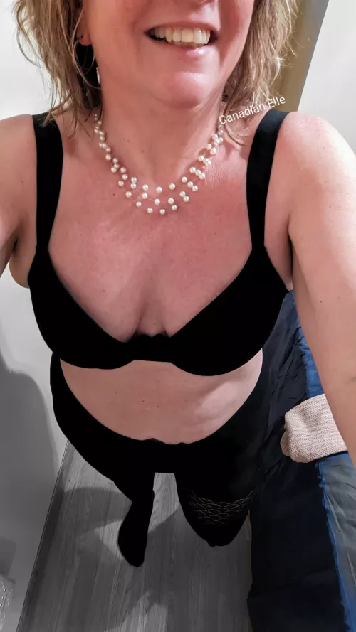 Do I look good in pearls? by Canadian_Elle