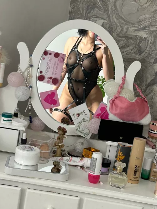 Do you want me in your mirror [F] by Hashtrology