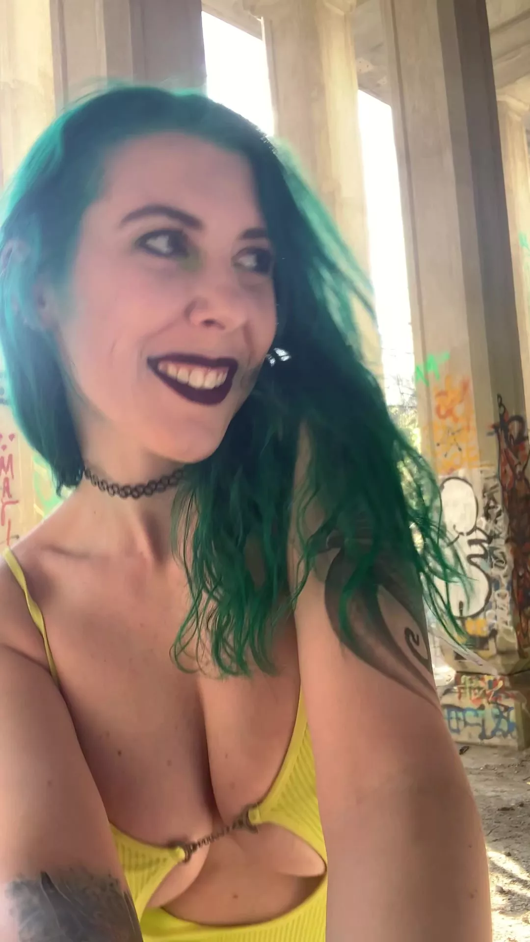 Green smiles posted by sirenskiss3