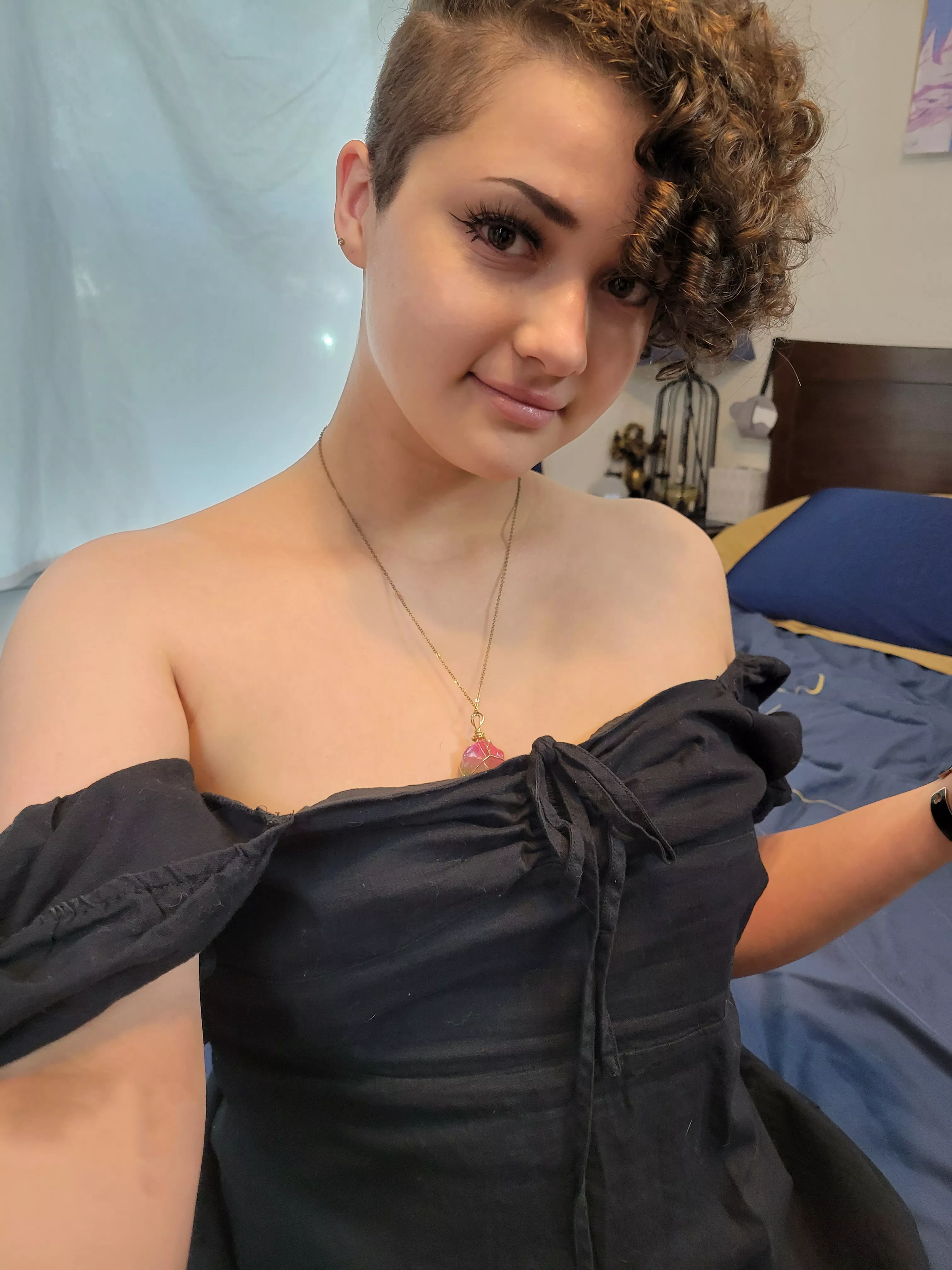 Hope you don't mind a little shoulder showing [F] posted by MissStrawberryPunk