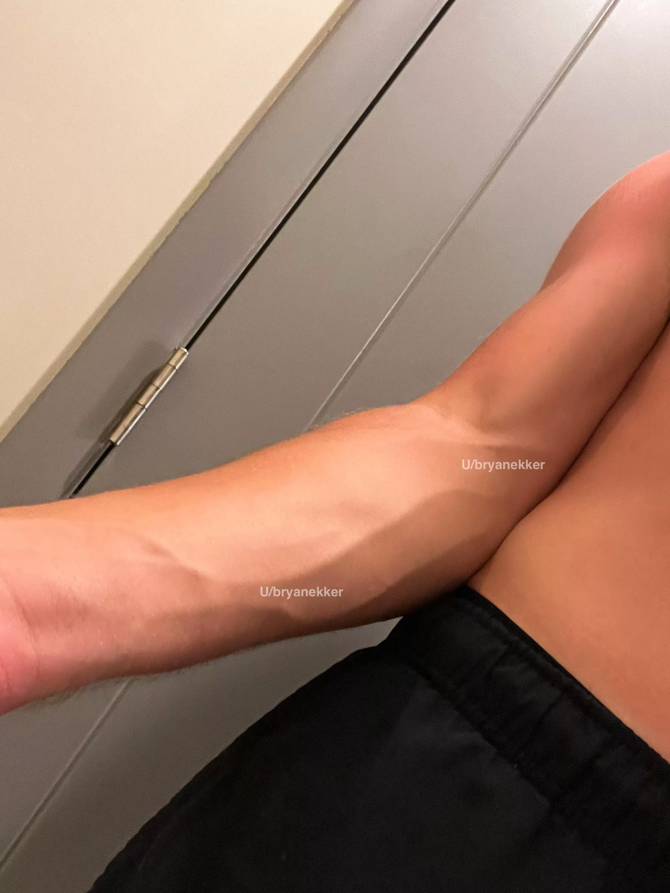 I bet you wanna feel my veins😈 posted by bryanekker