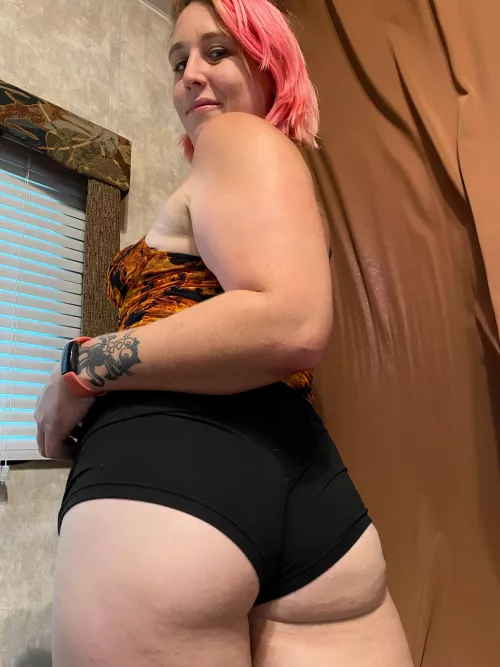 It ain’t gonna spank itself ladies! by Pink_Poussey