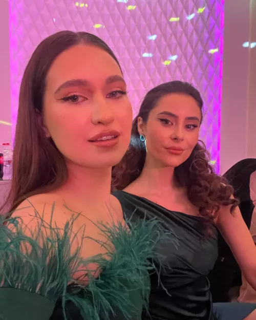 Left or right? Rate too by NYStripsteak