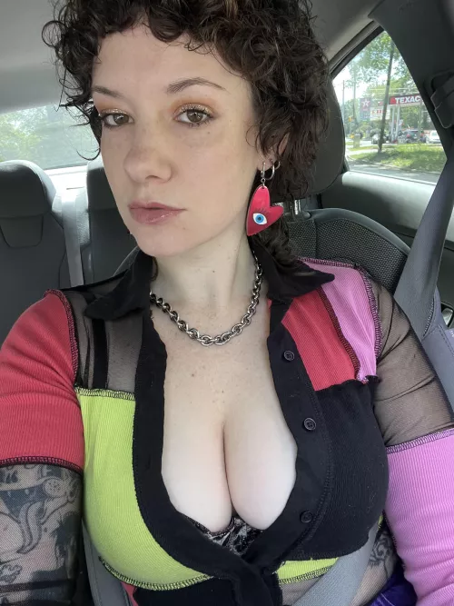 Losing battle with buttons today [f] by MAN_KEGELS