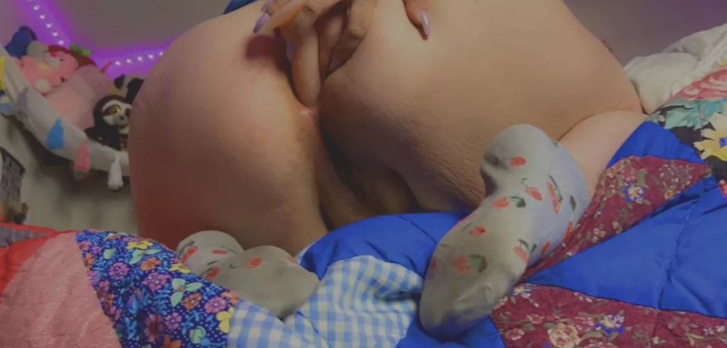 love putting dildos in my butt by baby_b_xoxoxo