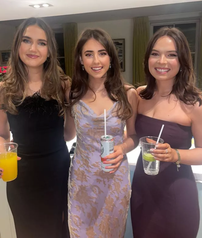 Middle drinking classy 😳 posted by Chaturbater1