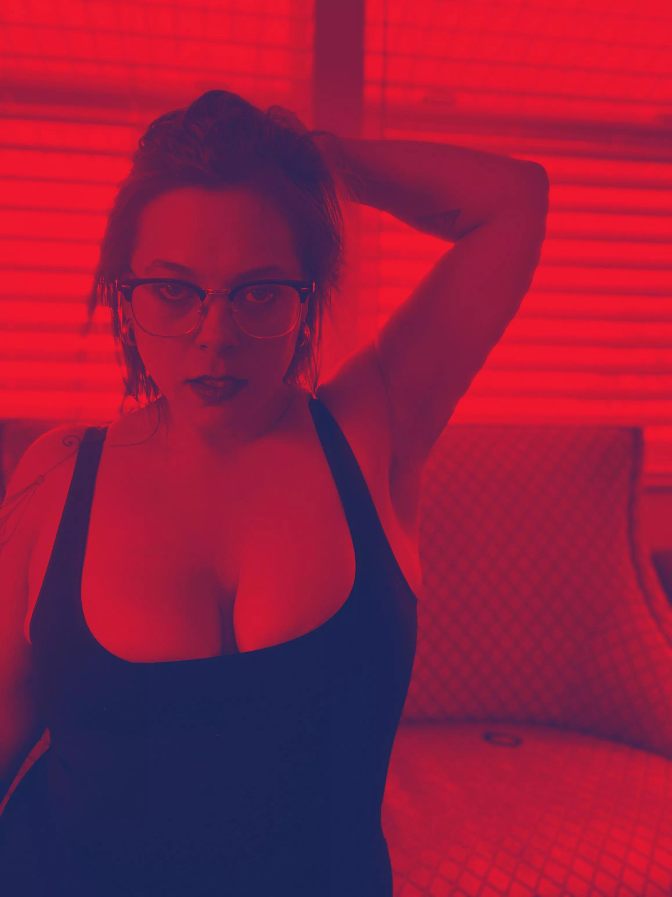 Red light party posted by iswalloweveryload