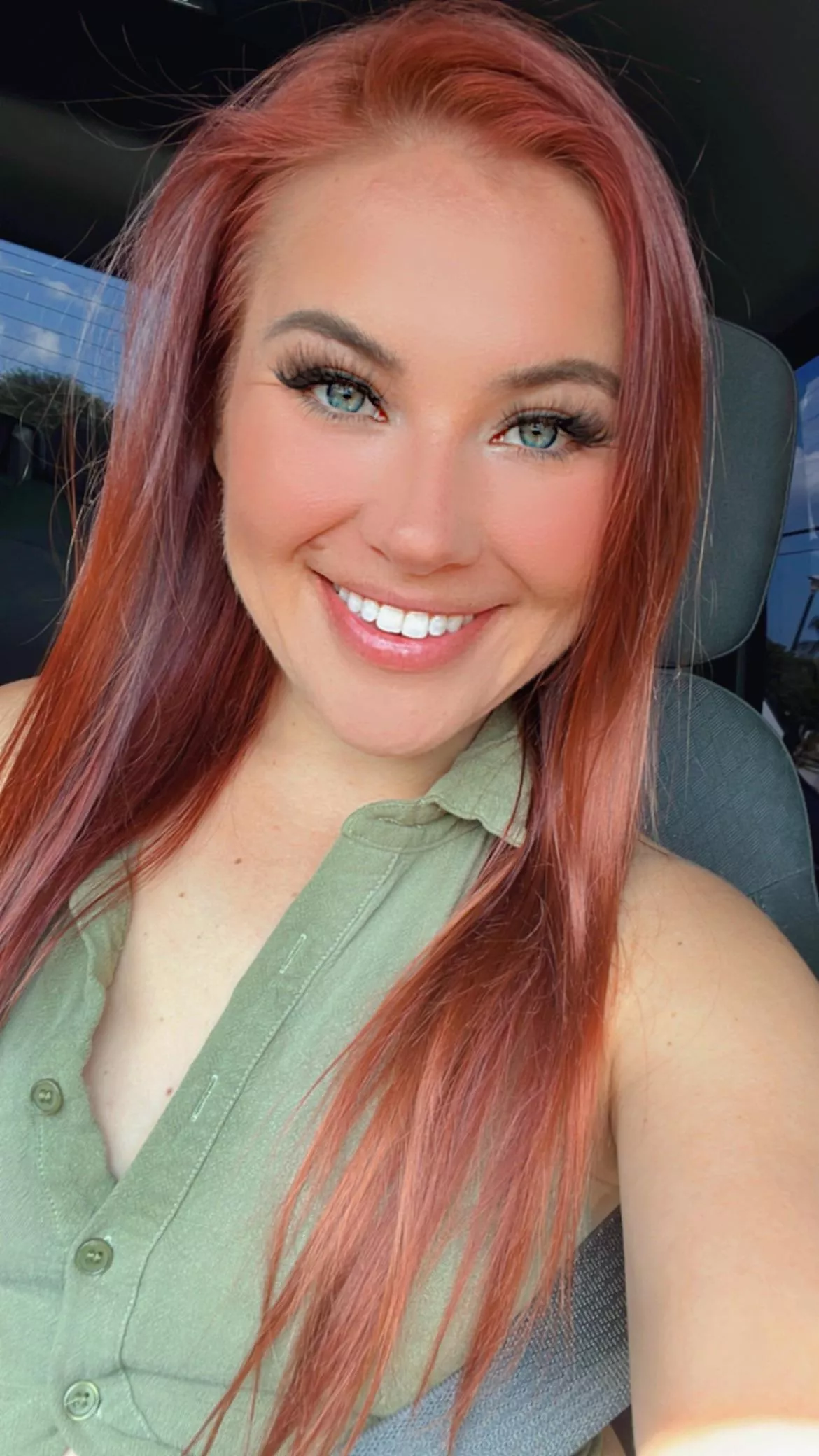 Smile a little more, regret a little less [f] posted by DearEmmi2265