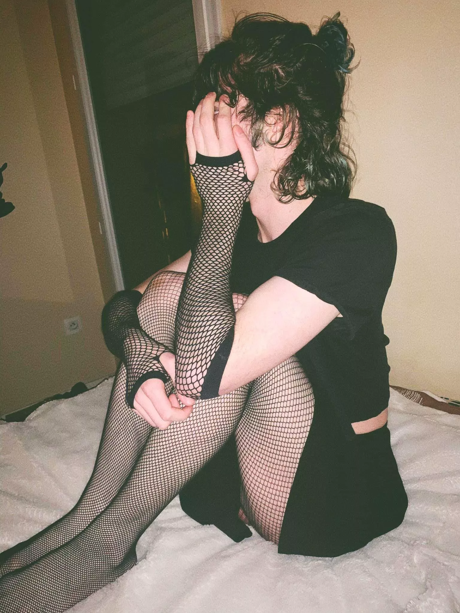 Tried my new fishnets~ hope u will like it ♡ posted by Lyyraw