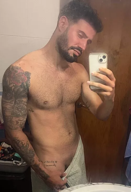 We meet in the bathroom and I should throw in the towel by neizrazitsm