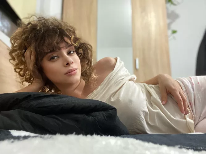 Whoever reacts gets a nude (instant) by AdviceMobile7792