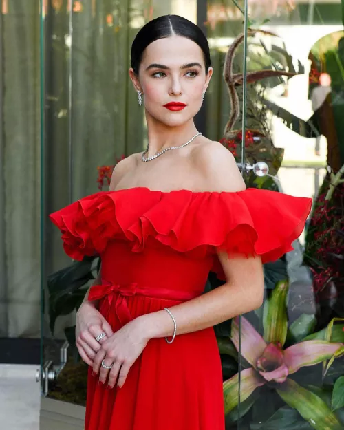 Zoey Deutch. by FormerFruit