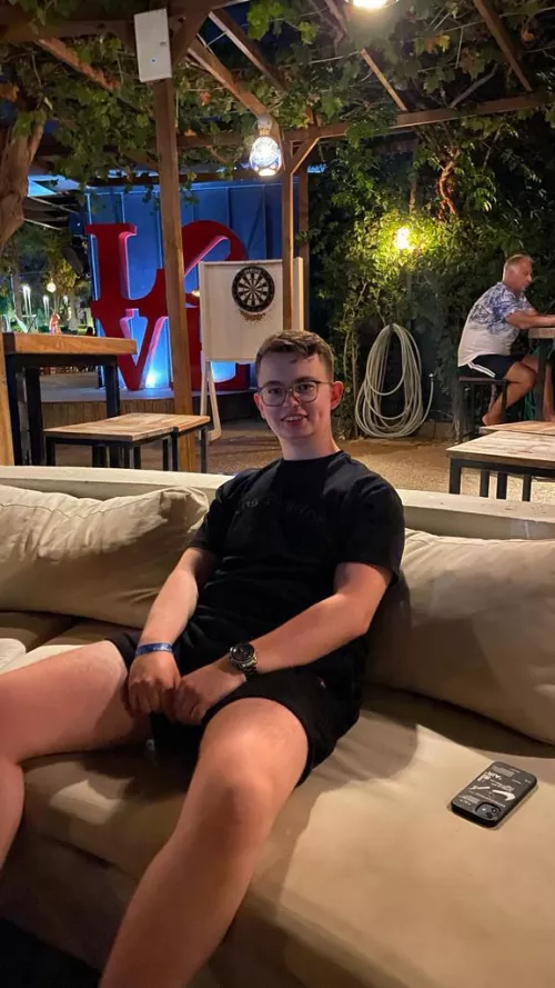 21 hi guys by CandidateMediocre536