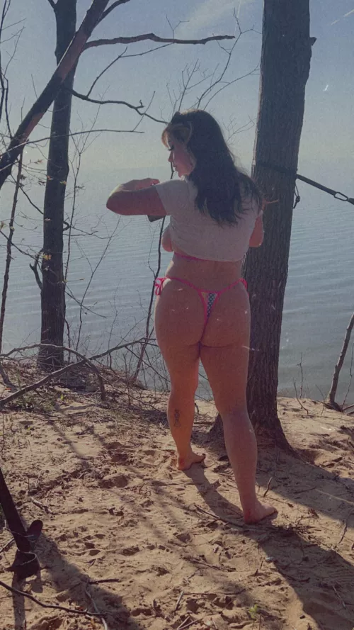 Beach Bum by soffocatemetitties