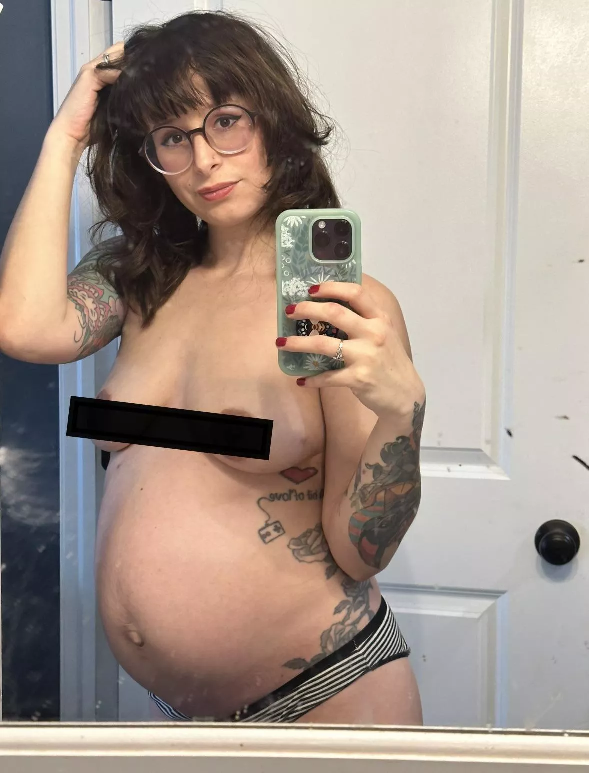 Before shower selfie posted by Beepooter