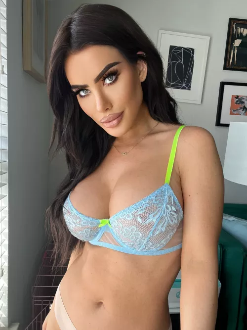 Brunettes have more fun by Fearless_Girlfriend_