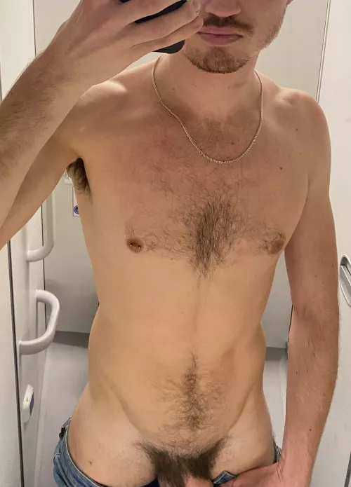 Cheeky mid flight pic by Resident_Shoulder224