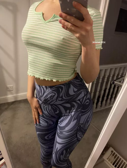 Home workout today ❤️ OC by jenna_jinx