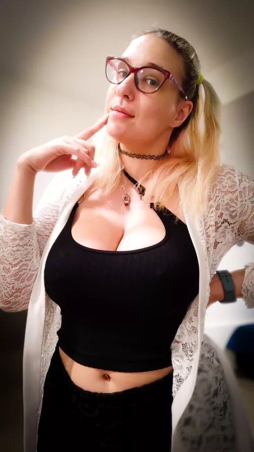 I just love this top by Sarothica69