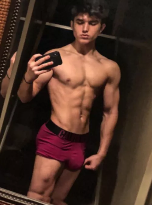 I'm big all over by ChanceControl2049