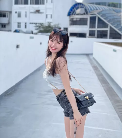 Leaning forward by fullnameqwertyu