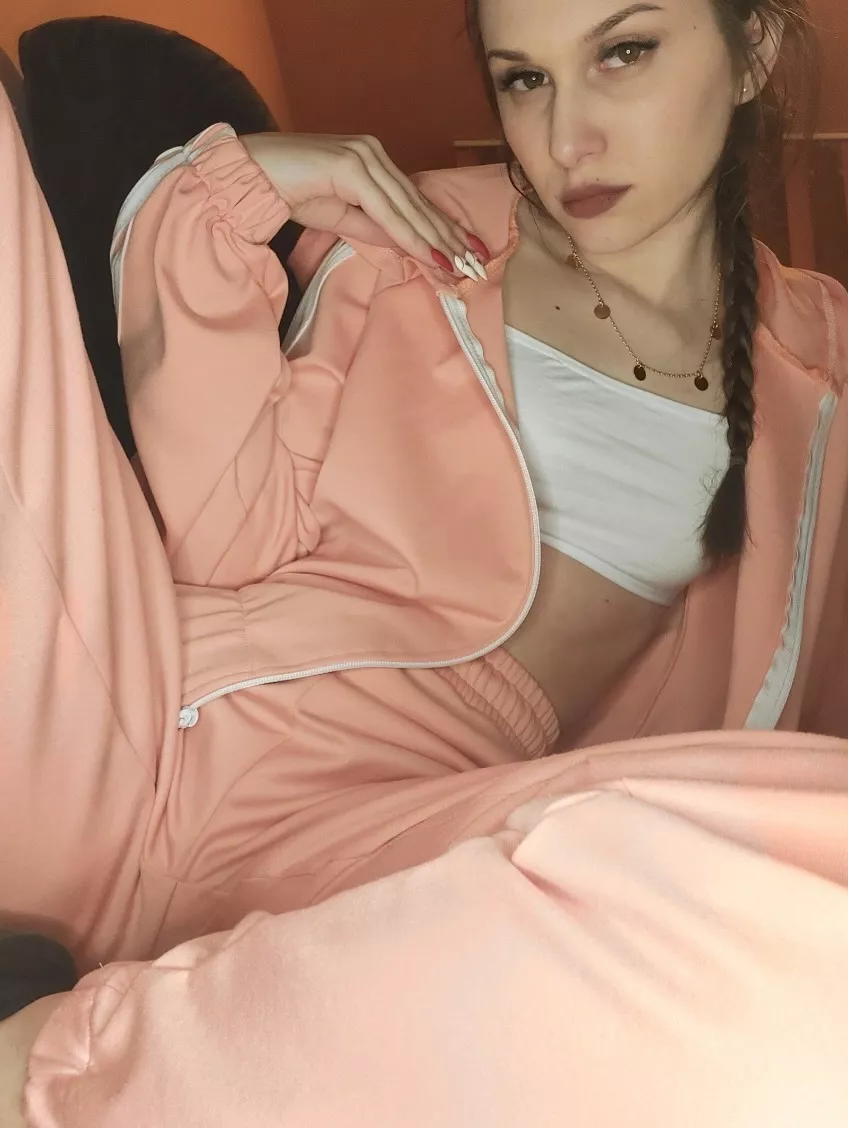 Let's have some dirty talk tonight before you fuck me until my eyes are full of tears posted by WatkinsMegan