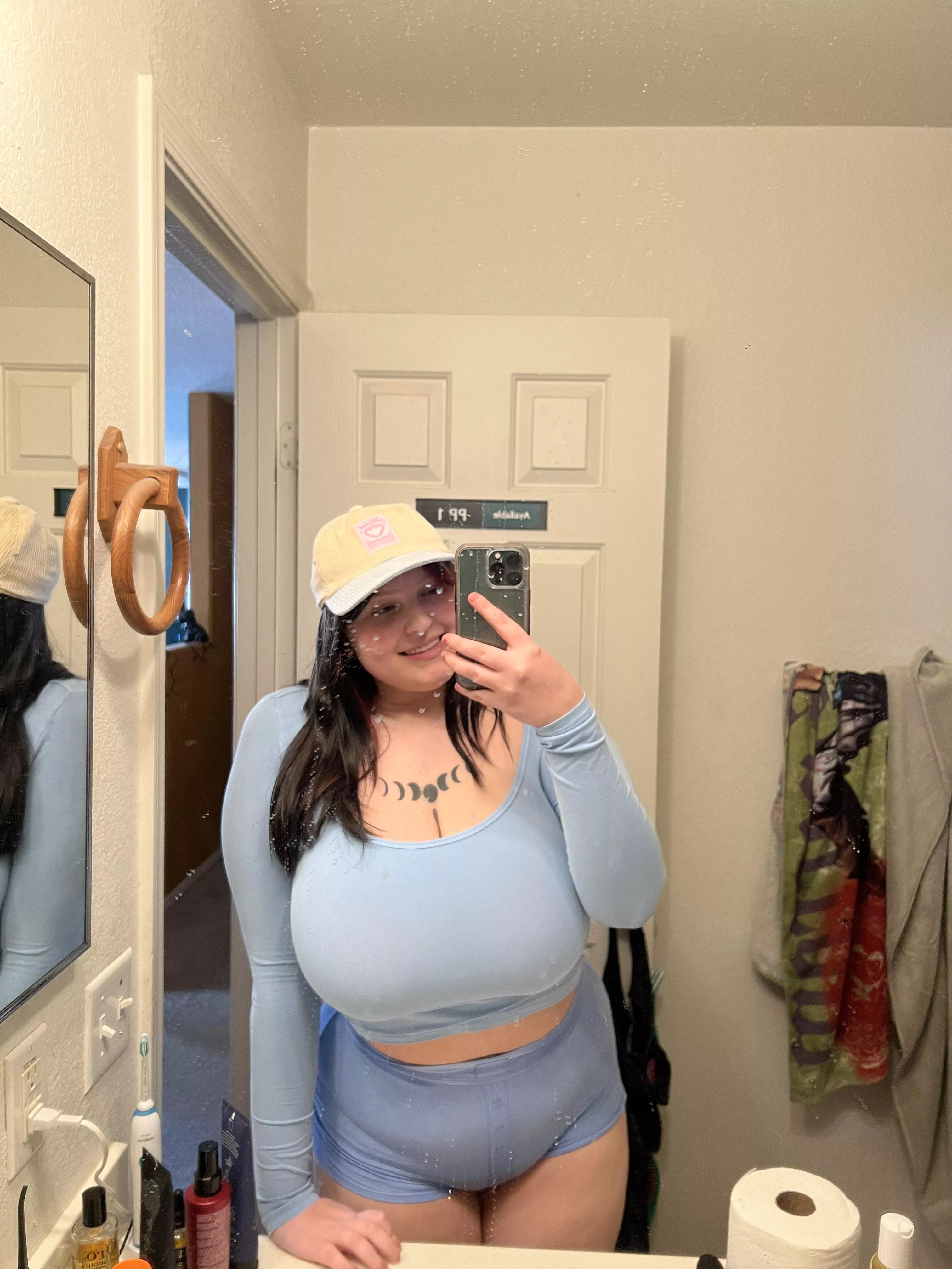 Love tight long sleeves posted by cheyennecc_