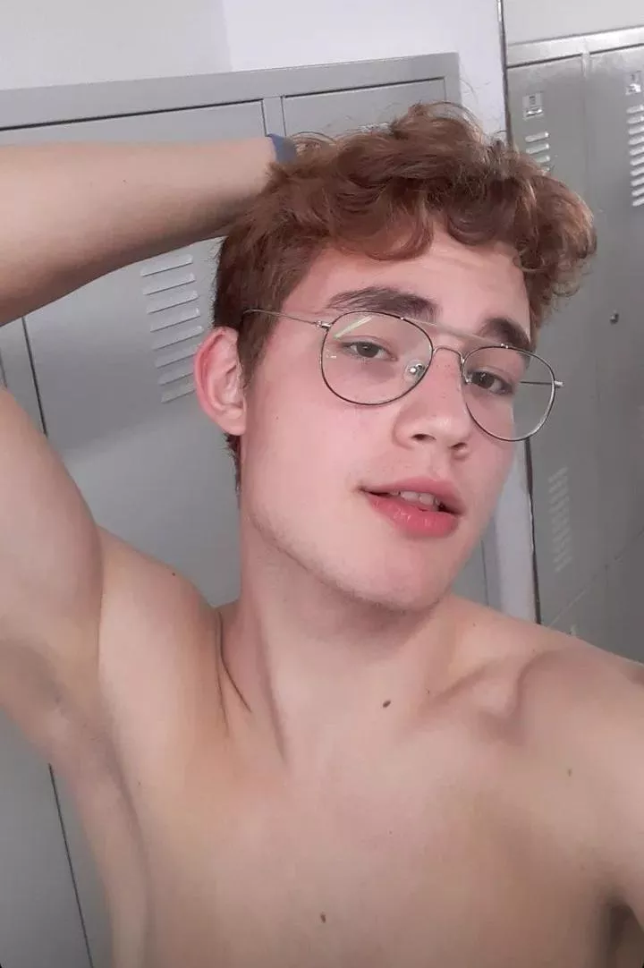 My hair gets really wavy. DM me ^^ posted by lucafairy