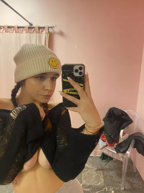 My morning routine is to send you nudes every morning. I hope I can brighten your day with it by hidhgeoir