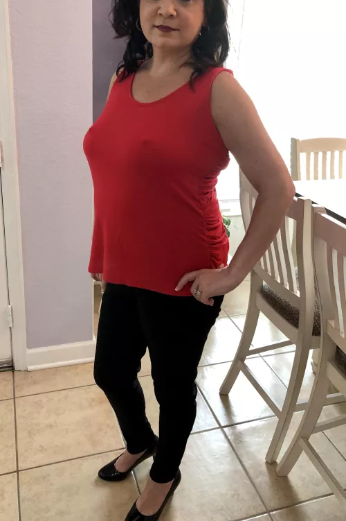 Perky in red to catch your attention by bdabest