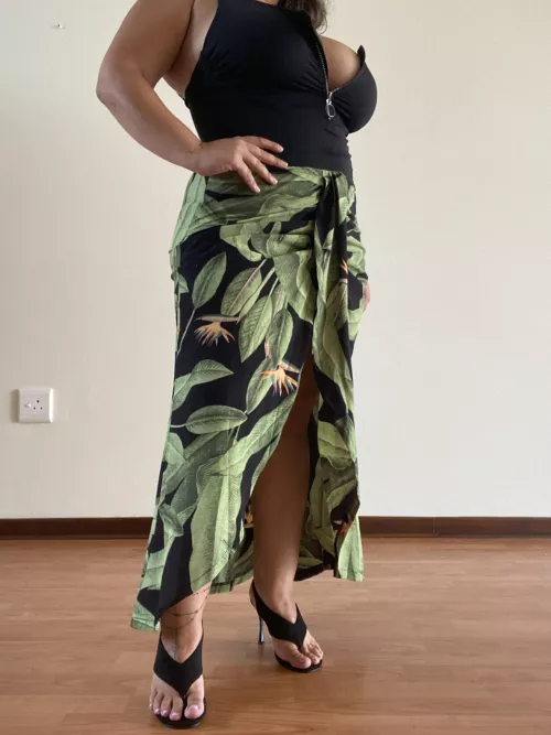 Ready to go for my walk on the beach front… yes in heels. by aphroditezeries