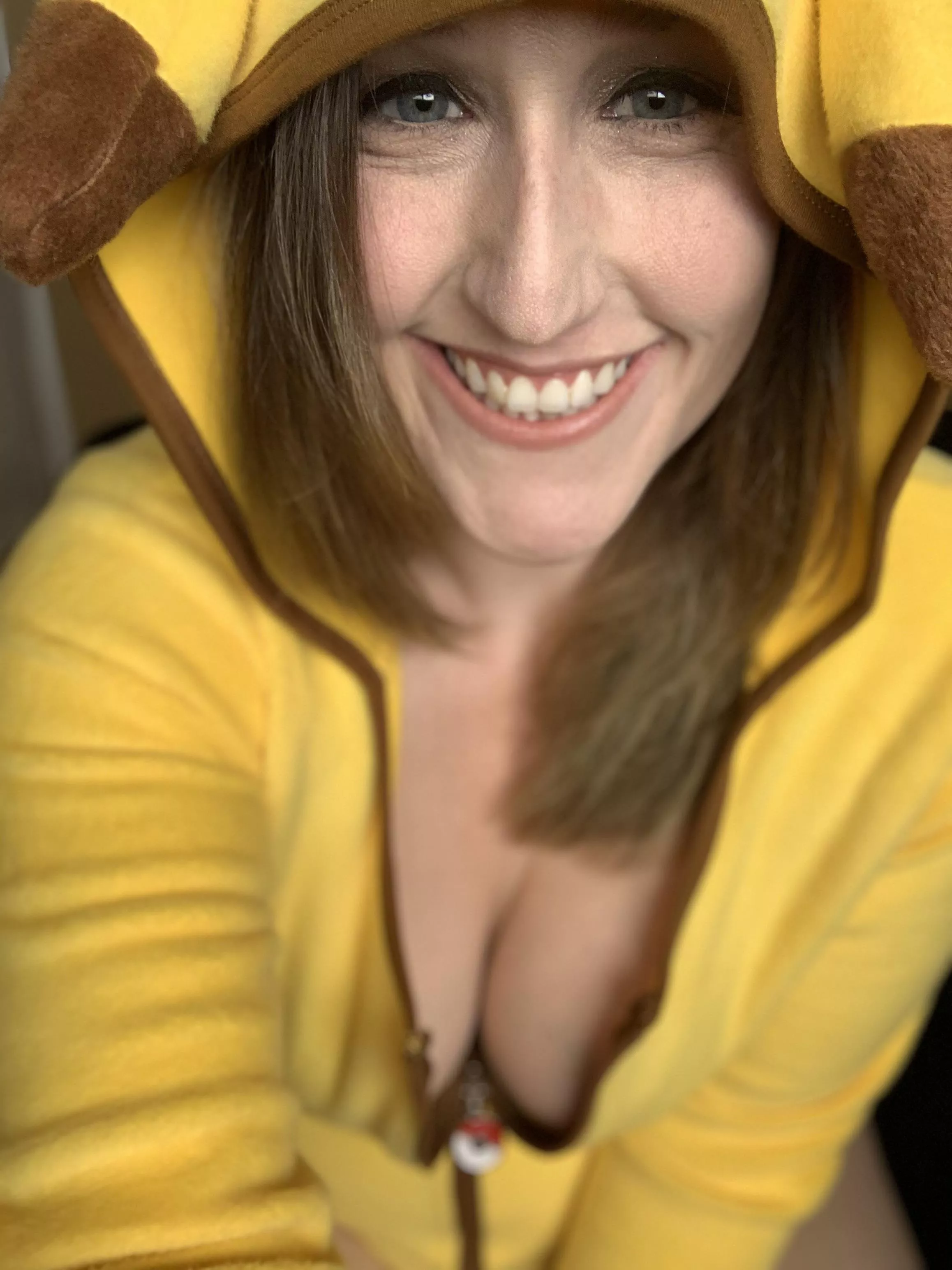 Want to snuggle?? [f] posted by _ThiccLouise_