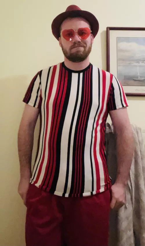 Wearing my favorite color today, can you guess what it is? by johnnystraycat