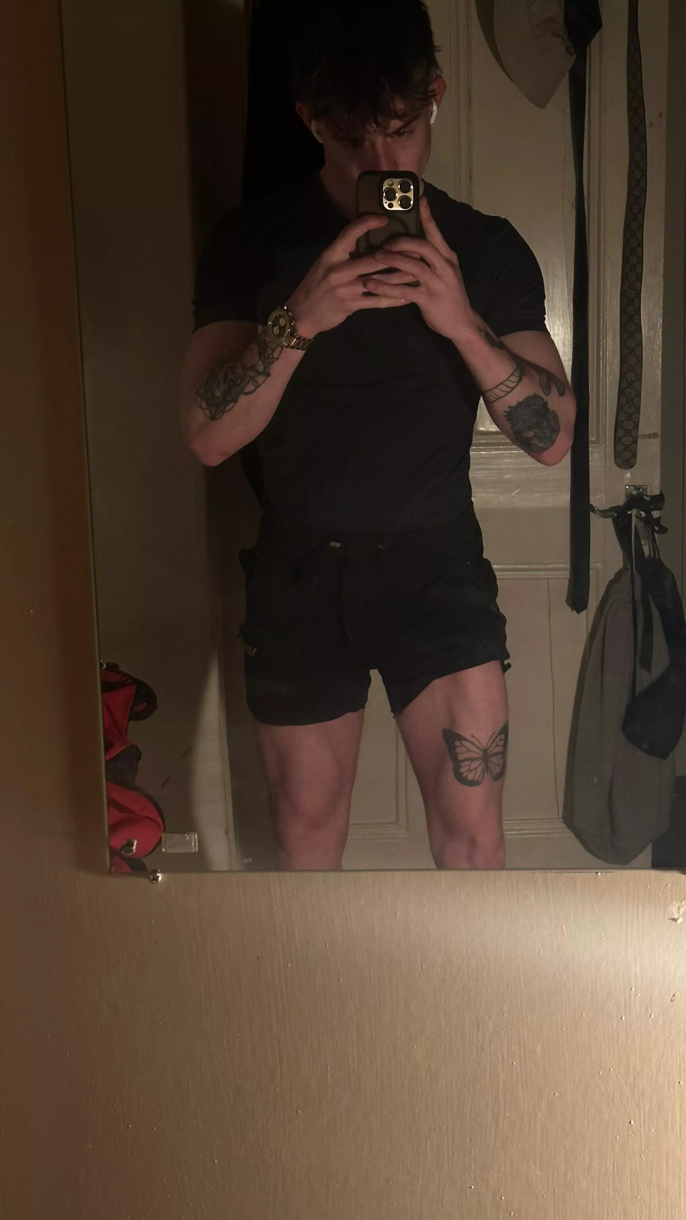 who likes a gym boy with tattoos? posted by theofdevil